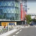 3-bedroom 15 In The Heart Of Trendy Cafes *