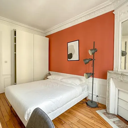3-bedroom 15 In The Heart Of Trendy Cafes