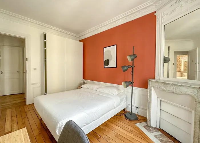 3-bedroom 15 In The Heart Of Trendy Cafes