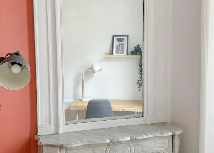 3-bedroom 15 In The Heart Of Trendy Cafes Διαμέρισμα *