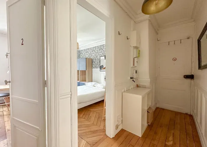 3-bedroom 15 In The Heart Of Trendy Cafes *