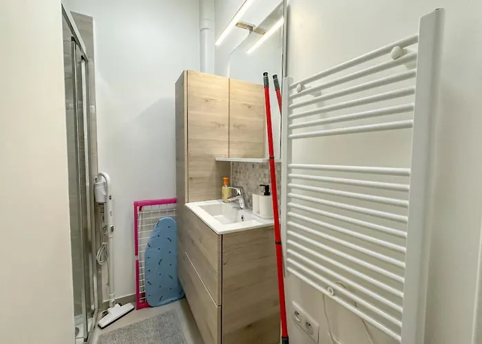 3-bedroom 15 In The Heart Of Trendy Cafes