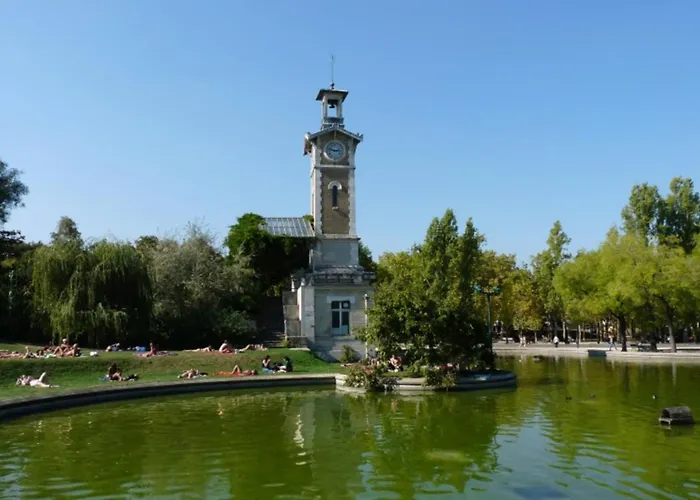 3-bedroom 15 In The Heart Of Trendy Cafes Διαμέρισμα
